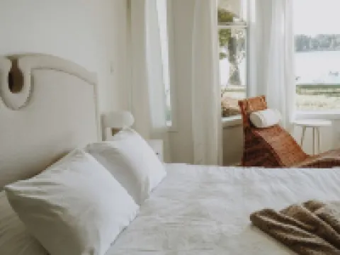 A quiet oceanfront hideaway on the shoreline of Nanoose Bay. Hotels in Nanaimo E