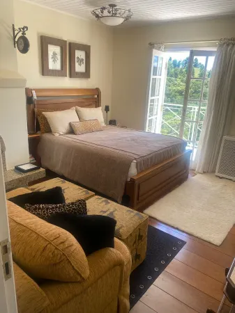 High-end home, lots of comfort, security and tranquility in the middle of nature