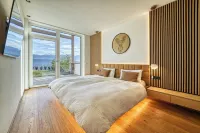 Luxury House with Panoramic View, Hot Tub & Private Parking Hotels in Caldaro