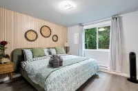 Spacious 3BR Retreat by Microsoft with Backyard - 3-Sterne