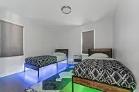 Modern Cozy Retreat Hotels in Clawson