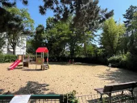 Quiet and well located apartment in green area, ideal for family. Hotel a Marly-le-Roi