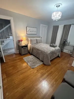 Charming bedroom private bath, Heat, AC, WiFi, microwave, mini fridge,Keurig.