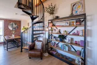 The Heritage Loft | City views + free parking Hotels in Brunswick