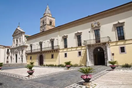 Ai piedi della collina