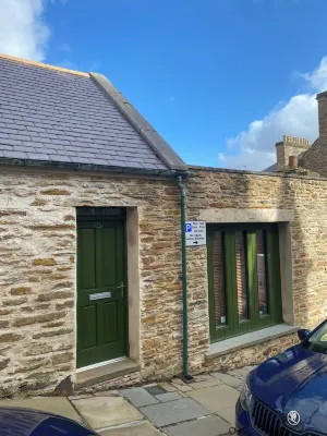 Charming in the heart of Stromness Pet friendly Saturday Arrival and Departure Hotels in Stromness