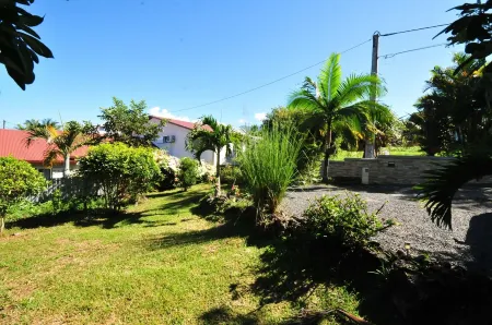 Between sea and mountains