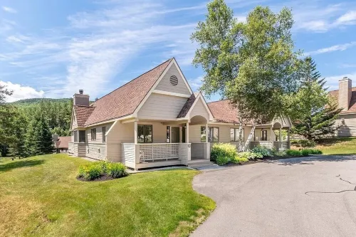 3-bedroom condo in lovely Carroll, just off Omni Mount Washington property