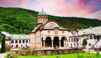 Charming 2-bedroom apartment with AC, WiFi in adorable Călimănești Hotels in 