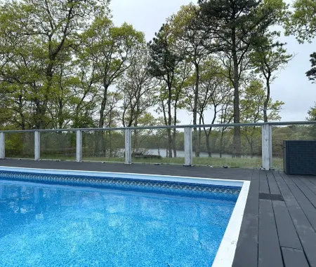 Poolside Lake Escape – Family-Friendly Waterfront Home with Private Pool & Dock Отели в г. Борн