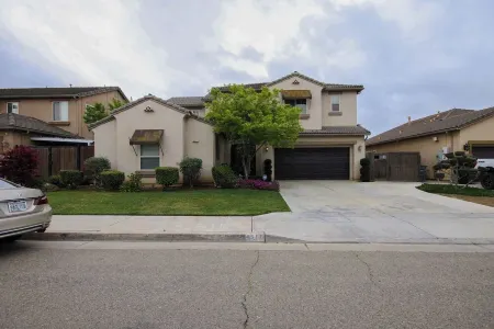 Welcome Home! Отели рядом с достопримечательностью «Deran Koligian Stadium»