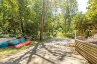 Charming 1-bedroom Guest suite in amazing Manchester-by-the-Sea with WiFi, AC Hotels in Manchester-by-the-Sea