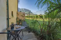 Centrally located apartment with garage & small outdoor area Hotel in zona Despar Supermarket