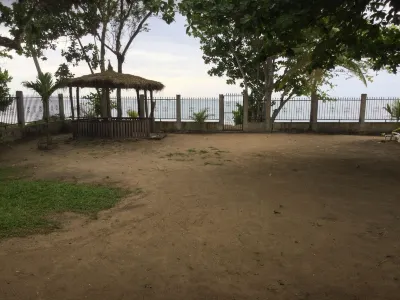 Villa caze pieds dans l'eau kribi Hotel a 