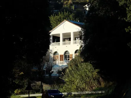 Bright new apartment Отели в г. Ареньш-да-Мун