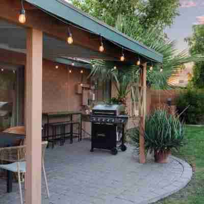 Walk to Old Town Scottsdale! Tulum Vibes, Pool & Hot Tub, Full Kitchen Hotel Exterior