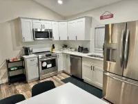 The Cardinal. Newly built 1-bedroom cottage w/ WiFi and AC in delightful Muncie