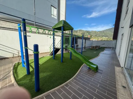 2506 - Vista a la montaña Piscina y Gym