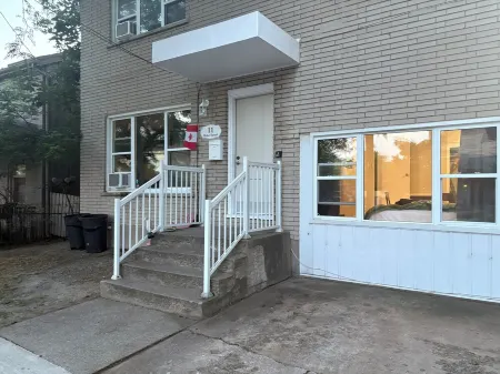 The Duke at Montebello, downtown St Catharines Отели рядом с достопримечательностью «Университет Брока»