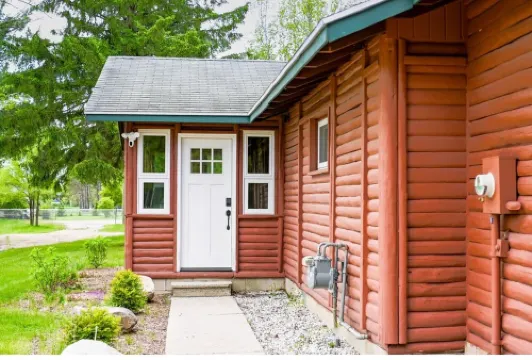 Charming Red Cabin in the woods. A perfect stay just 3 min from ski resort!