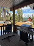 Cabin Retreat with Hot Tub, Telescope, Games & Fire Pit -Near Duck Creek Village