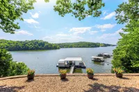 Lakeside Oasis Room for 12!