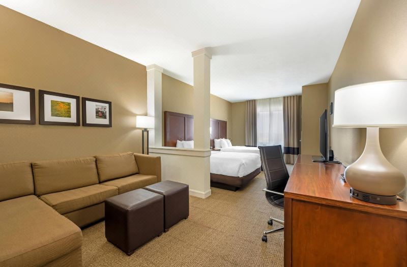Comfort Suites West Omaha