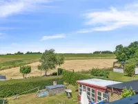 "Lacey" - 4km from the sea