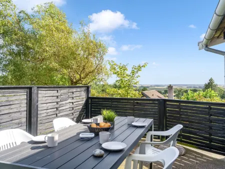 "Dimo" - 300m to the Fjord Отели в г. Струер