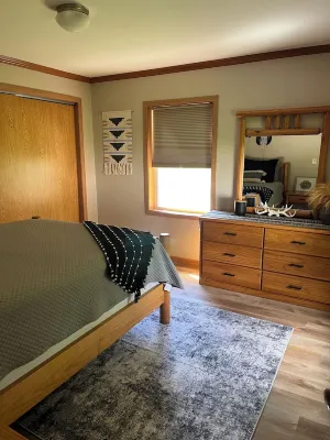 Waterfront cabin with amazing views- Short drive to Dubuque,IA