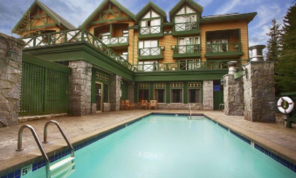 Pinnacle Hotel Whistler
