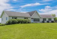 Private,Spacious House near Howes Cavern