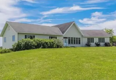 Private,Spacious House near Howes Cavern