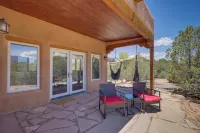 Casa Al Reves Pueblo-Style House with Views! - บังกะโล
