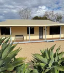 Minutes to the beach! Freshly renovated, stylish & modern. Hotels in Warooka