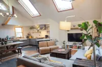 Cheerful 3-bedroom cabin with mountain view Hotel a Jewett