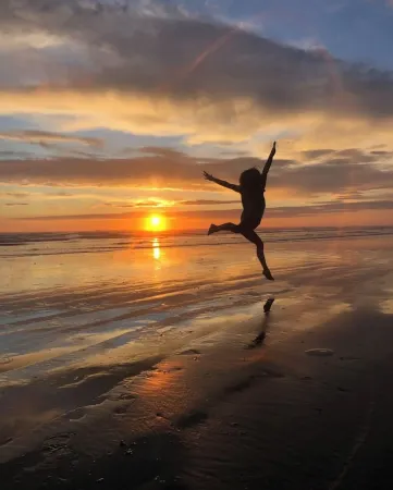 EASY BREEZY Cottage Seabrook WA! Dog friendly w/ Hot Tub