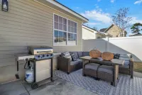 Coastal Cottage near DT Bluffton w/ Golf Cart