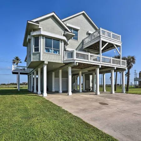Ocean-View 'Kahala Beach Bliss' Home in Galveston!
