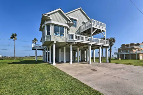 Ocean-View 'Kahala Beach Bliss' Home in Galveston! - Kylpylä