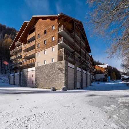 Apartment in Allos with Mountain Views