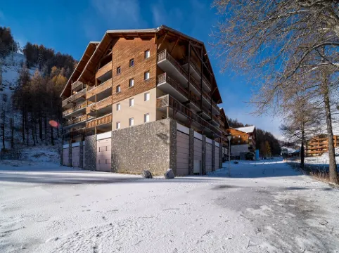 Apartment in Allos with Mountain Views