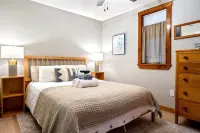 Ice Fishing, Dog Friendly, Lake Great Pond Hotels in Belgrade