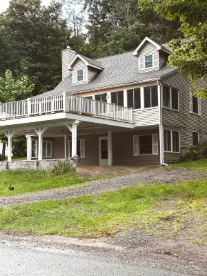 Spacious 5-bedroom house in charming South Colton with AC, WiFi, great fishing!