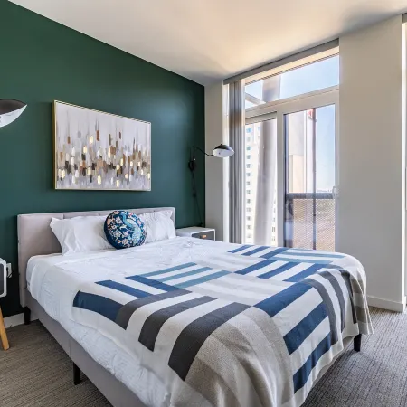 2BR | Lounge, Rooftop, Gym | Bellevue | Sophari C