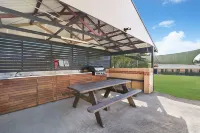 Catalina Motel Lake Macquarie Hotels in Marks Point