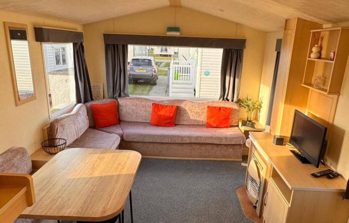 3 Bed Caravan 8 Berth Pet Friendly Parking