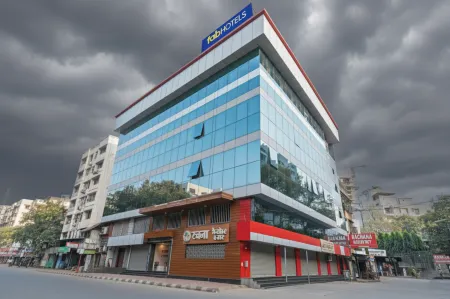 FabHotel Rachana Residency - Nr Shivaji Nagar Metro Station and Railway Station Отели рядом с достопримечательностью «Pataleshwar Cave Temple»