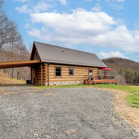 Hike, Ski & More: Blue Ridge Mountain Escape