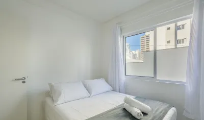 公寓,帶燒烤設施,距離海灘600公尺 Gen0102 Av. Atlântica附近的飯店